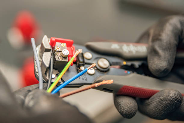Best Electrician Near Me  in Oak Ridge North, TX
